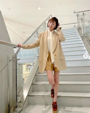 広末涼子 お尻|11ヶ月ぶりの公の場、広末涼子 美脚が映える超ミニ。